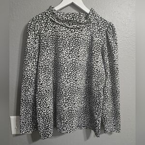 Jones New York Black & White Leopard Print Turtle Neck Size Large